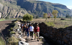 Hiking to Pisaq